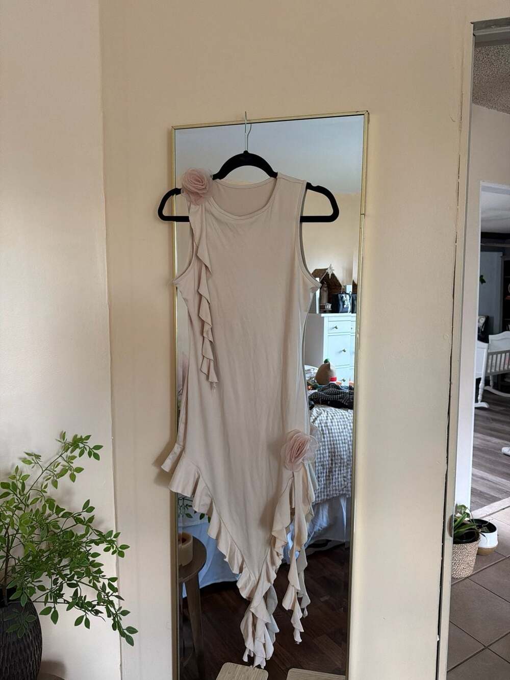 Women's Beige Applique Ruffle Dress With Asymmetric Hem